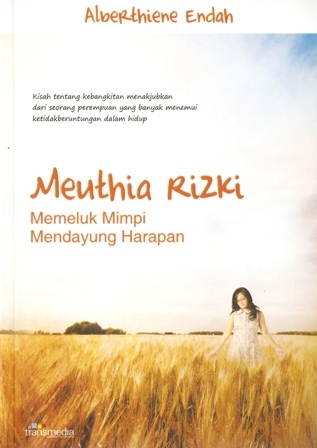 Buku Meuthia Rizki Memeluk Mimpi Mendayung Harapan - KibrisPDR
