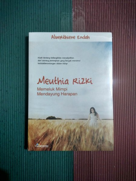 Detail Buku Meuthia Rizki Memeluk Mimpi Mendayung Harapan Nomer 25