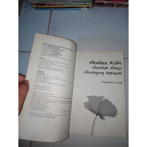 Detail Buku Meuthia Rizki Memeluk Mimpi Mendayung Harapan Nomer 30