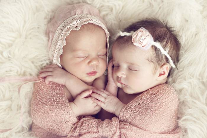 Detail Buku Mimpi Gendong Bayi Kembar Nomer 48