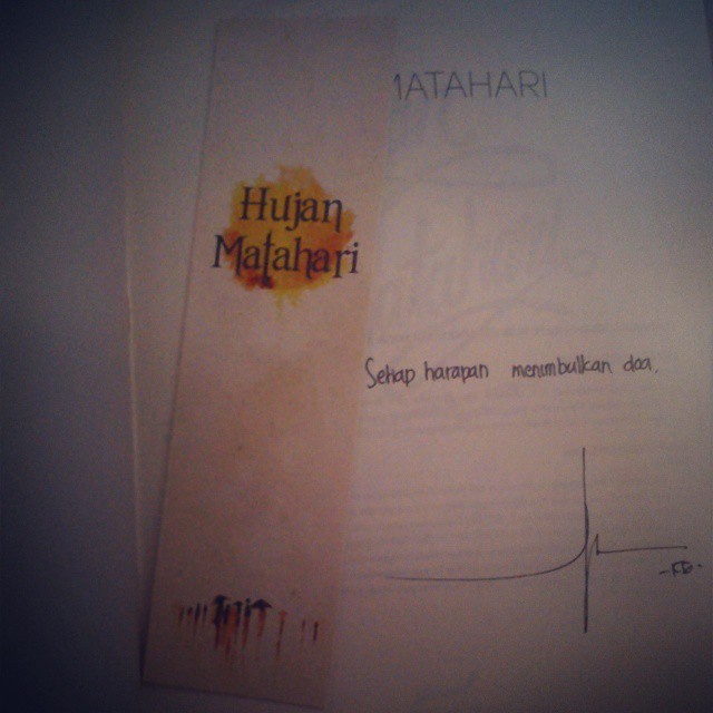 Detail Buku Mimpi Hujan Di Terik Matahari Nomer 40