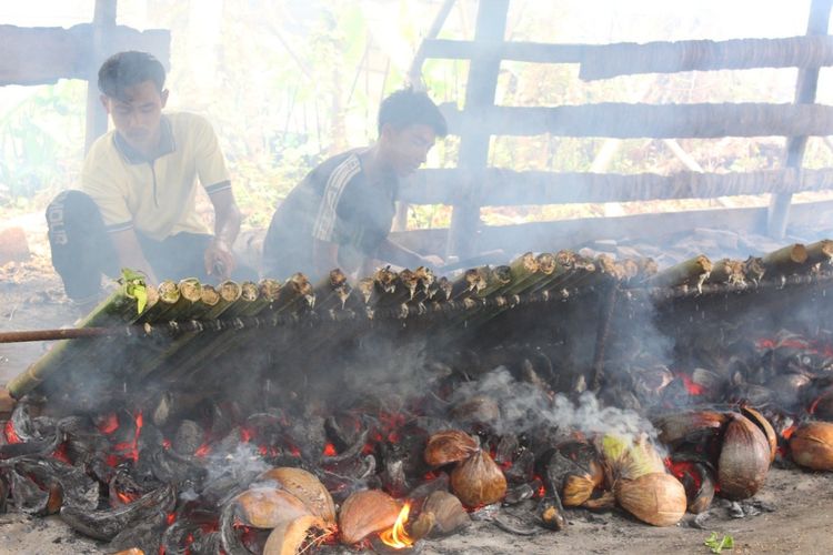 Detail Buku Mimpi Makan Lemang Nomer 9