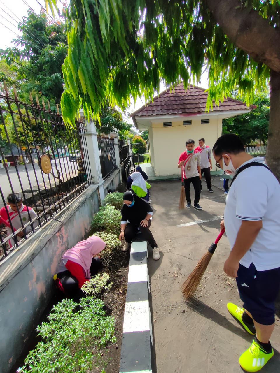 Detail Kebersihan Lingkungan Rumah Nomer 39