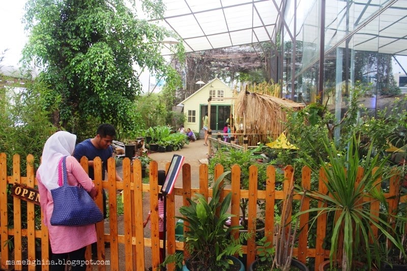 Detail Kebun Binatang Mini Nomer 29