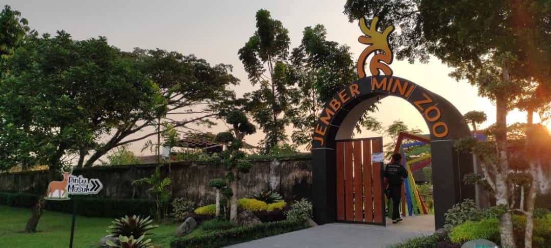 Detail Kebun Binatang Mini Nomer 38