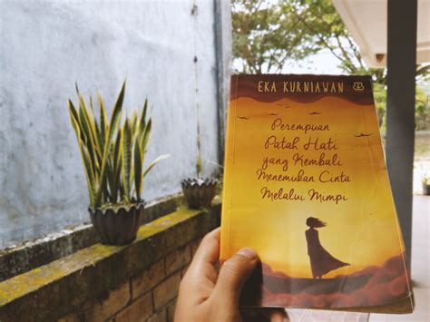 Detail Buku Mimpi Perempuan Nomer 27