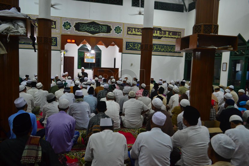 Detail Buku Mimpi Sholat Jumat Berjamaah 4d Nomer 50