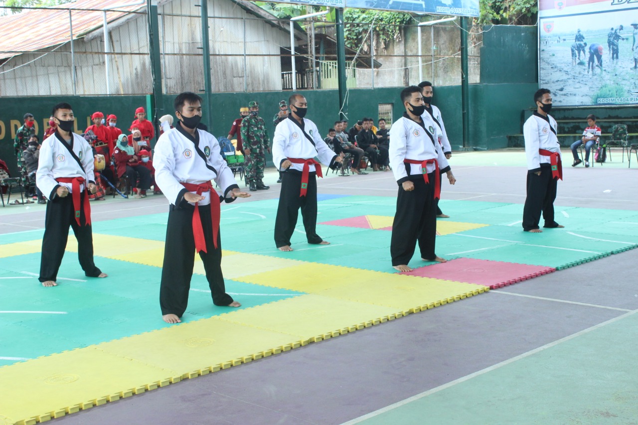 Detail Gambar Pemain Silat Di Buku Mimpi Nomer 21