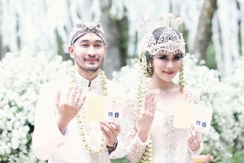 Detail Mimpi Buku Nikah Dengan Pasagan Nomer 48