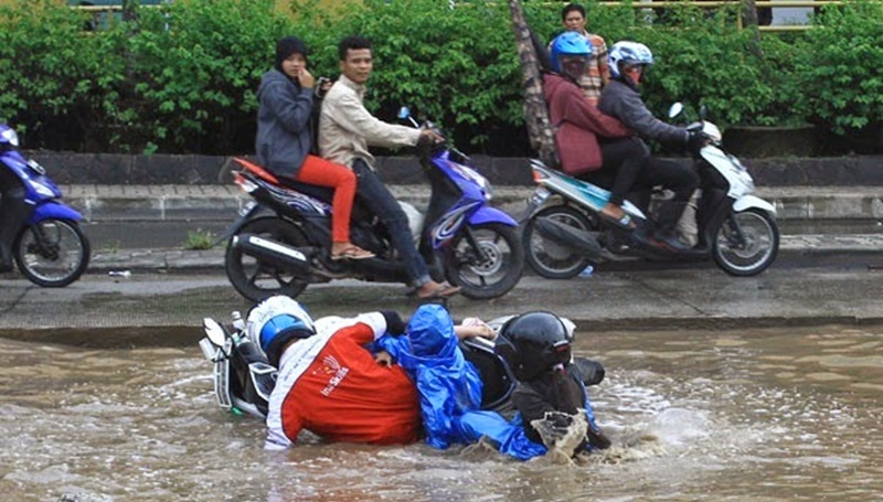 Detail Suami Istri Tabrakan Naik Motor Buku Mimpi Nomer 35