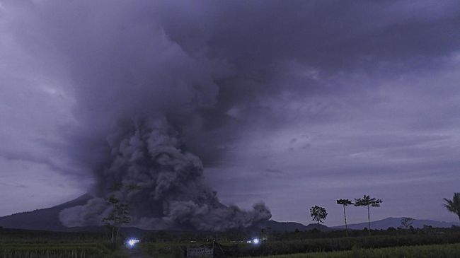 Detail Gambar Gunung Semeru Erupsi 2022 Nomer 12