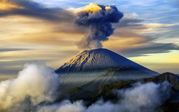 Detail Gambar Gunung Semeru Erupsi 2022 Nomer 3