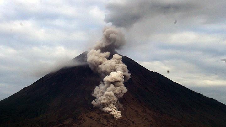 Detail Gambar Gunung Semeru Erupsi 2022 Nomer 19