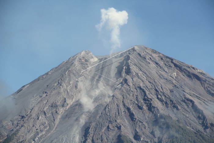 Detail Gambar Gunung Semeru Erupsi 2022 Nomer 24