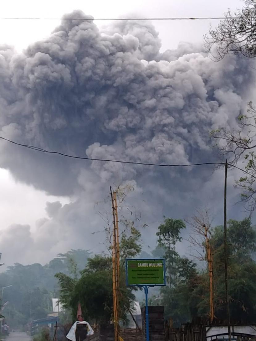 Detail Gambar Gunung Semeru Erupsi 2022 Nomer 31