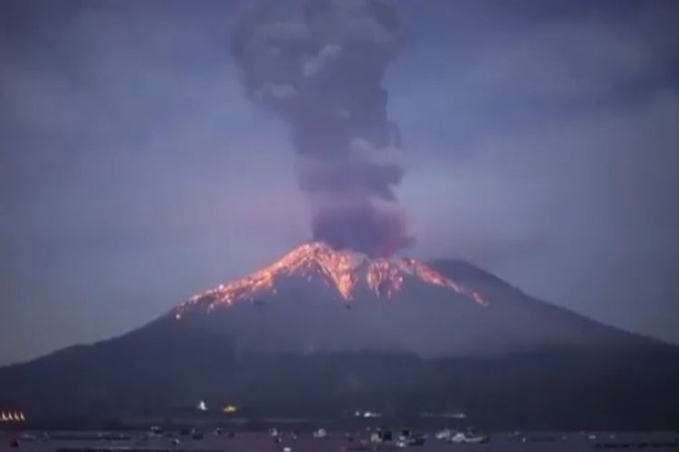 Detail Gambar Gunung Semeru Meletus 2022 Nomer 12