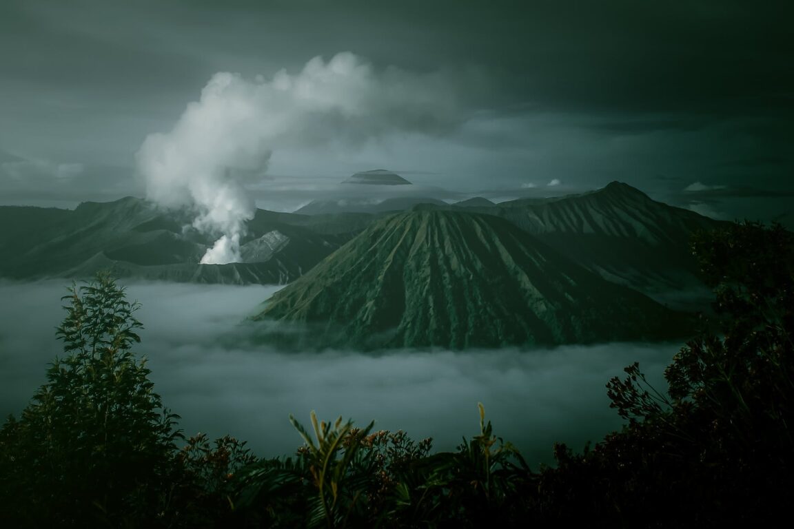 Detail Gambar Gunung Semeru Meletus 2022 Nomer 16