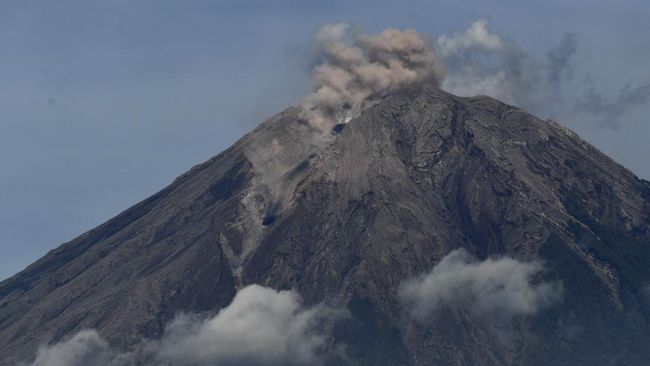 Detail Gambar Gunung Semeru Meletus 2022 Nomer 23