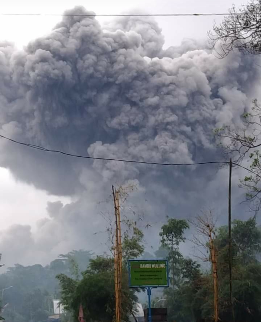 Detail Gambar Gunung Semeru Meletus 2022 Nomer 7