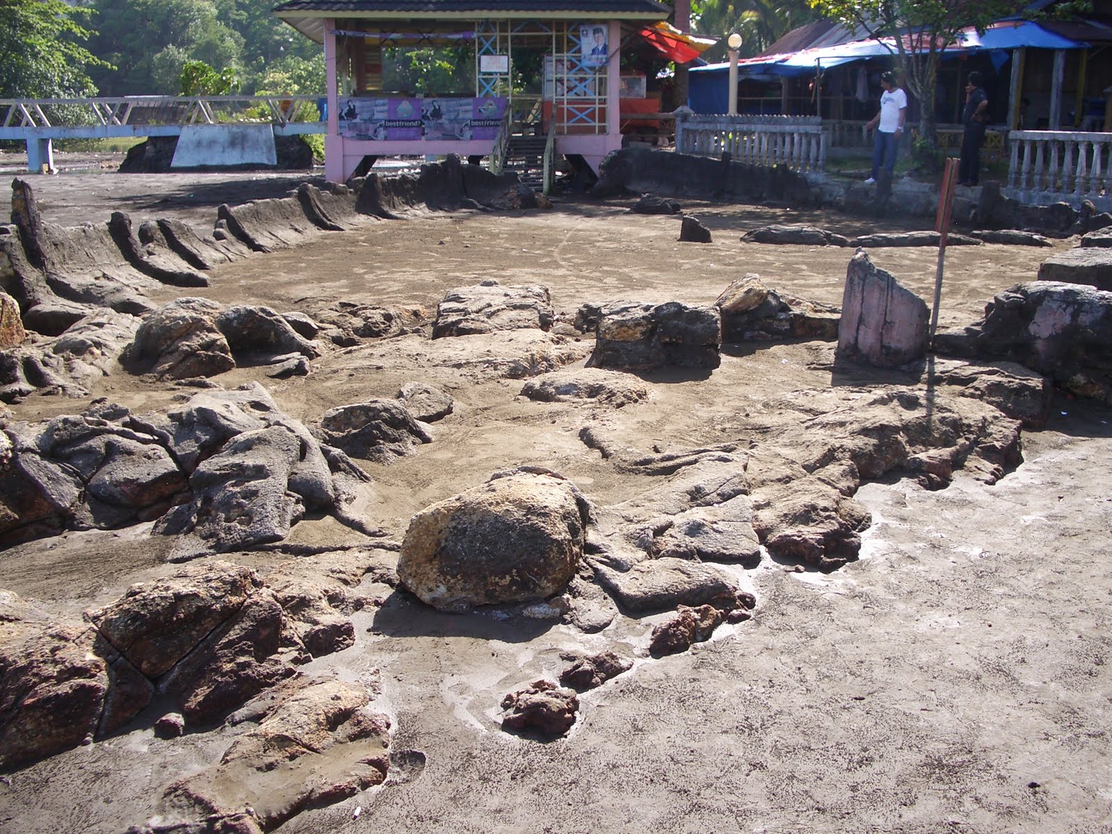 Detail Gambar Si Tanggang Menjadi Batu Nomer 8