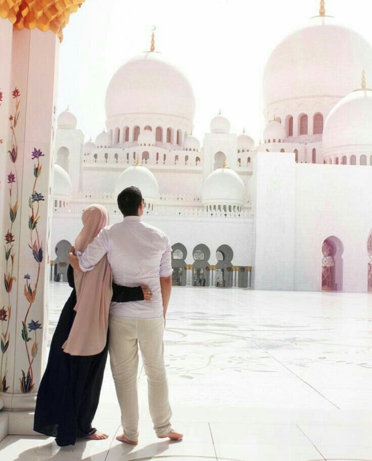 Detail Gambar Suami Istri Romantis Islami Nomer 10