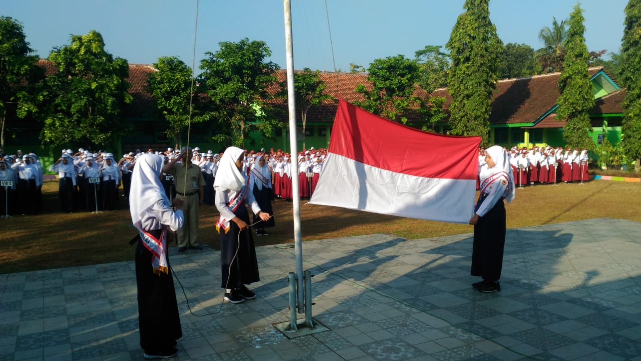 Detail Gambar Anak Upaca Bendera Nomer 35