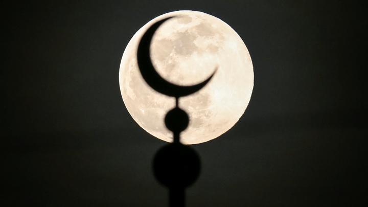 Detail Gambar Bulan Besar Nomer 17