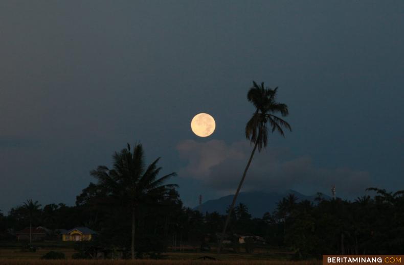 Detail Gambar Bulan Besar Nomer 26