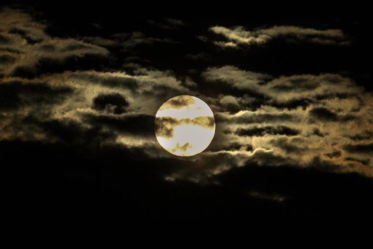 Detail Gambar Bulan Besar Nomer 30