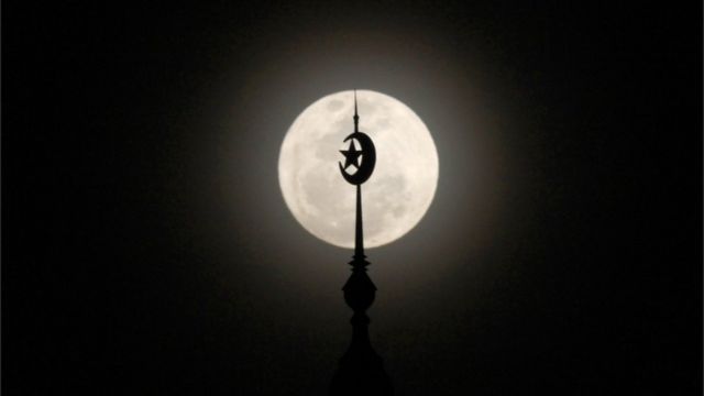 Detail Gambar Bulan Besar Nomer 34
