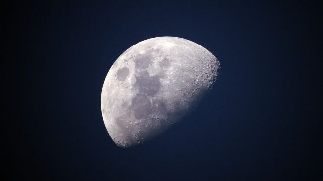 Detail Gambar Bulan Besar Nomer 42