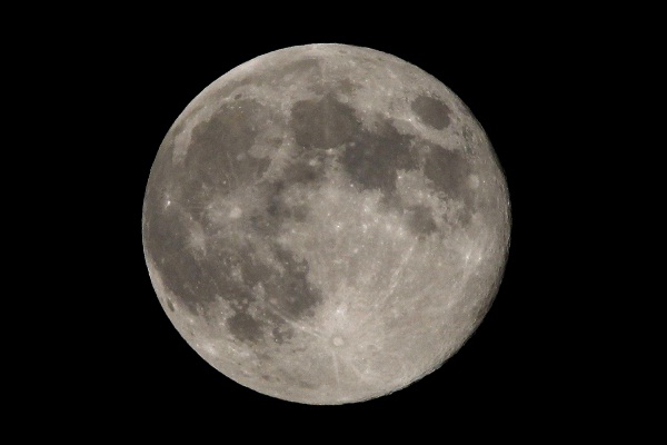 Detail Gambar Bulan Besar Nomer 7