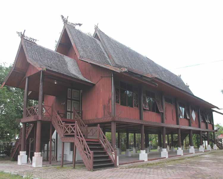 Detail Rumah Adat Suku Melayu Nomer 21