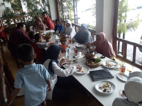 Detail Rumah Makan Di Puncak Nomer 12