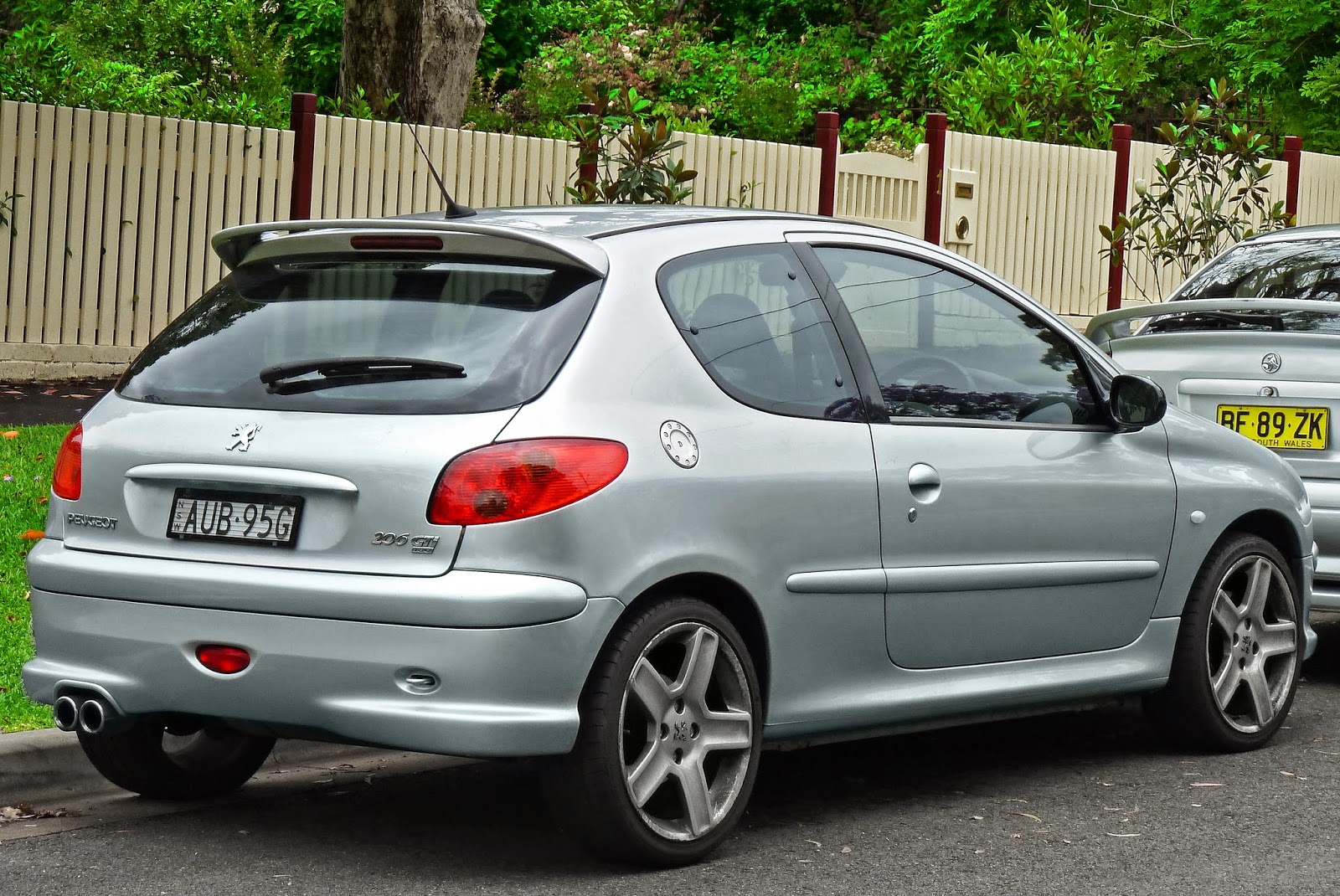 Detail Kelemahan Peugeot 206 Nomer 6