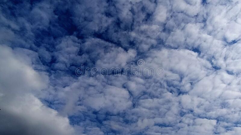 Detail Awan Di Langit Nomer 30