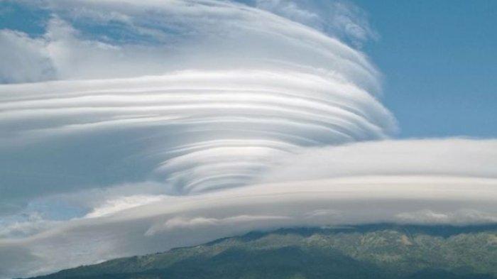 Detail Awan Di Langit Nomer 32