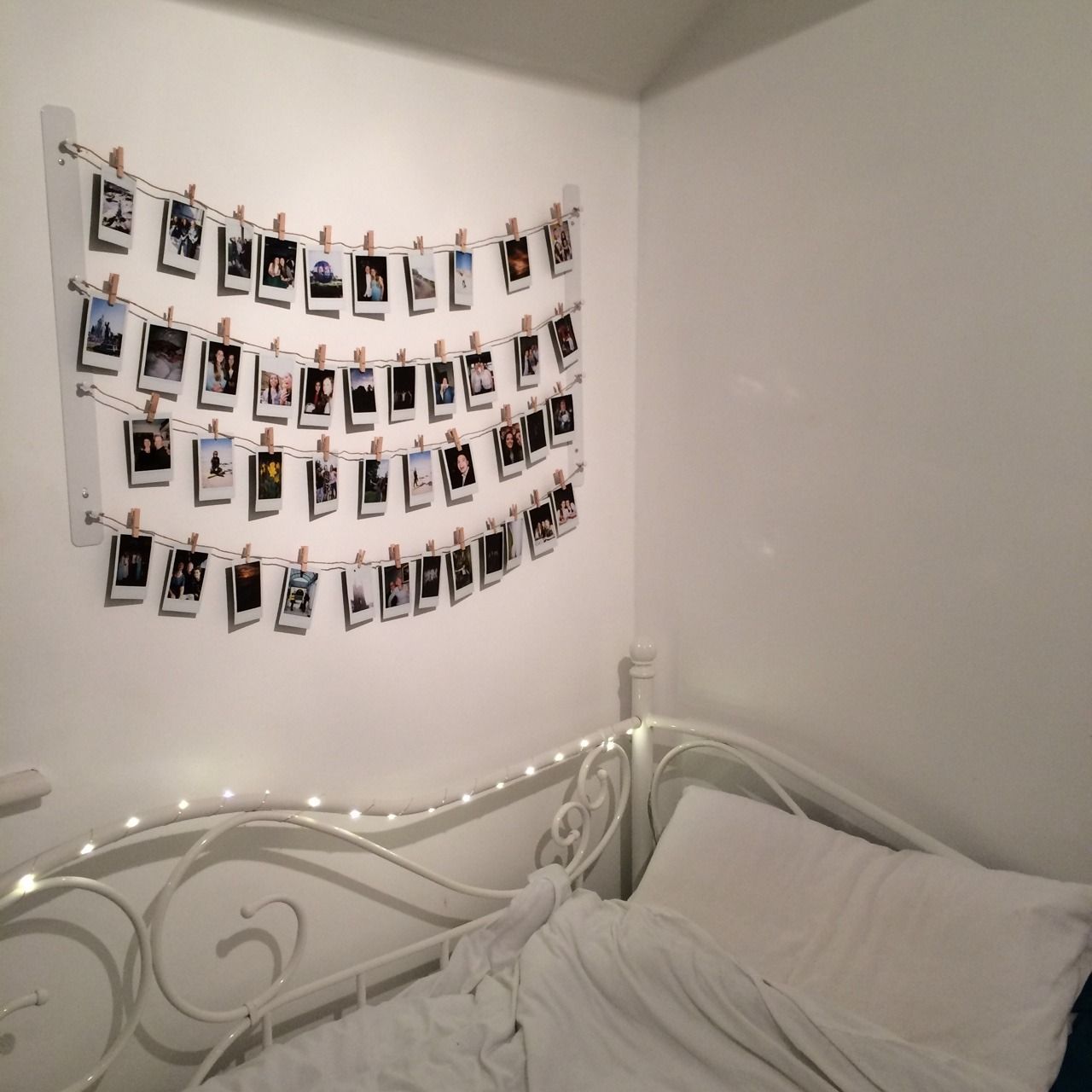 Detail Dekorasi Kamar Tidur Dengan Foto Polaroid Nomer 20