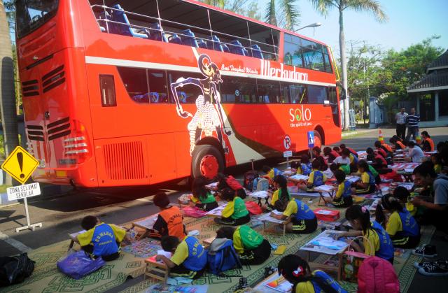 Detail Mewarnai Gambar Bus Bertingkat Nomer 32