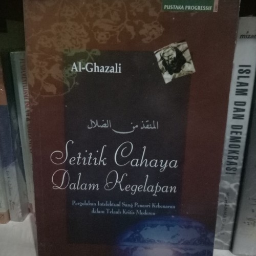 Detail Setitik Cahaya Di Kegelapan Nomer 24