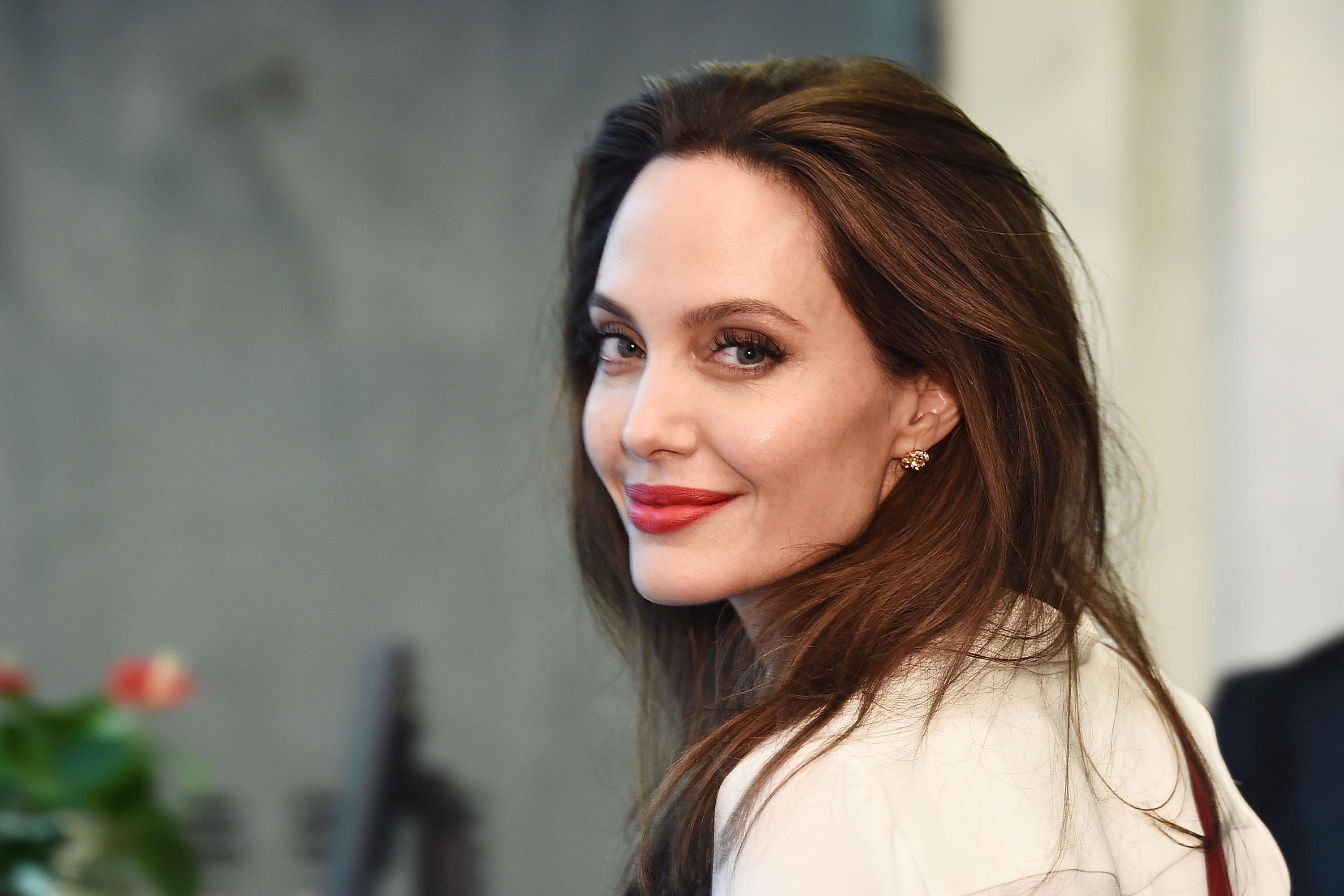 Detail Foto Angelina Jolie Terbaru Nomer 18