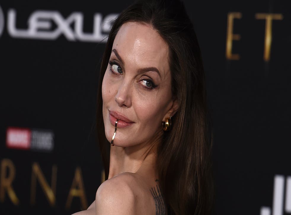 Detail Foto Angelina Jolie Terbaru Nomer 43