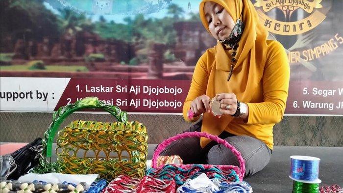 Detail Kerajinan Tempat Minum Dari Gelas Plastik Nomer 46