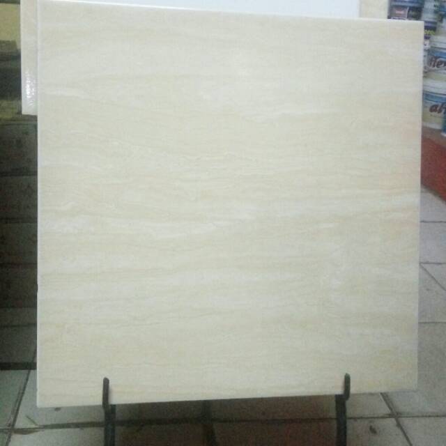 Detail Keramik Warna Krem Muda Nomer 3