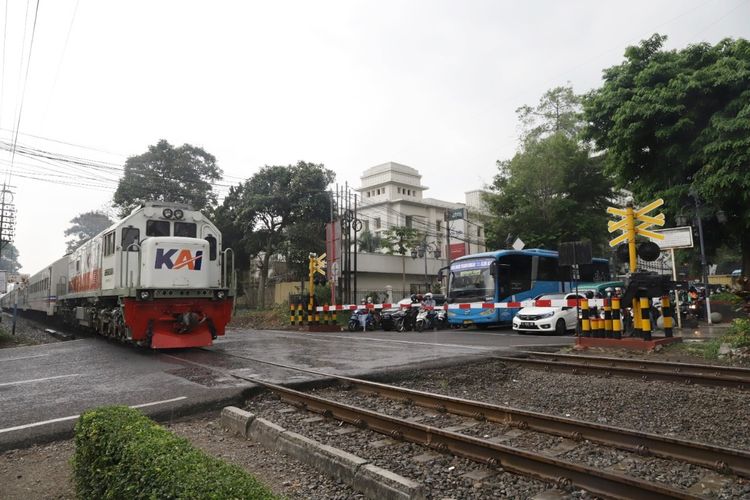 Detail Kereta Api Panjang Nomer 27