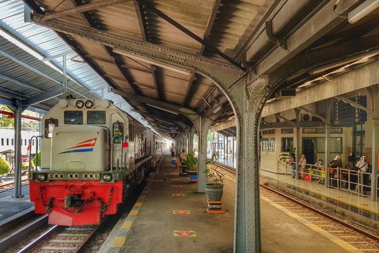Detail Kereta Api Panjang Nomer 30