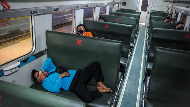 Detail Kereta Api Panjang Nomer 32