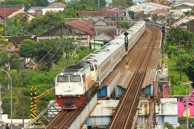 Detail Kereta Api Panjang Nomer 44