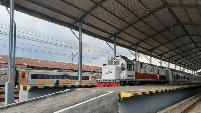 Detail Kereta Api Panjang Nomer 46