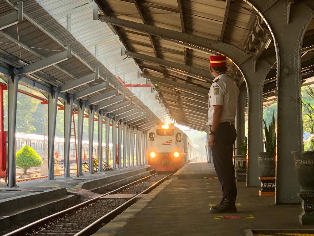 Detail Kereta Api Panjang Nomer 50